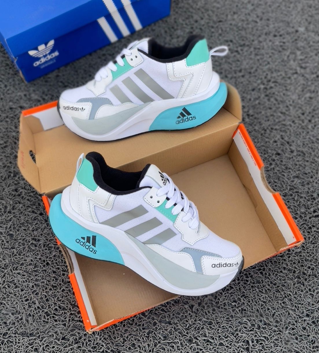 ADIDAS CHINAX