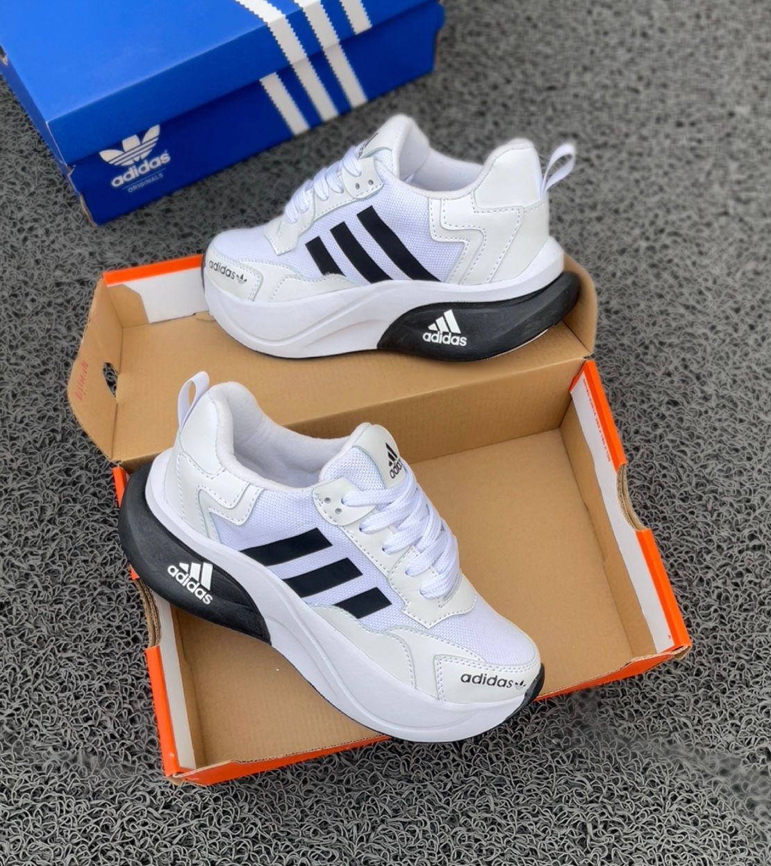 ADIDAS CHINAX