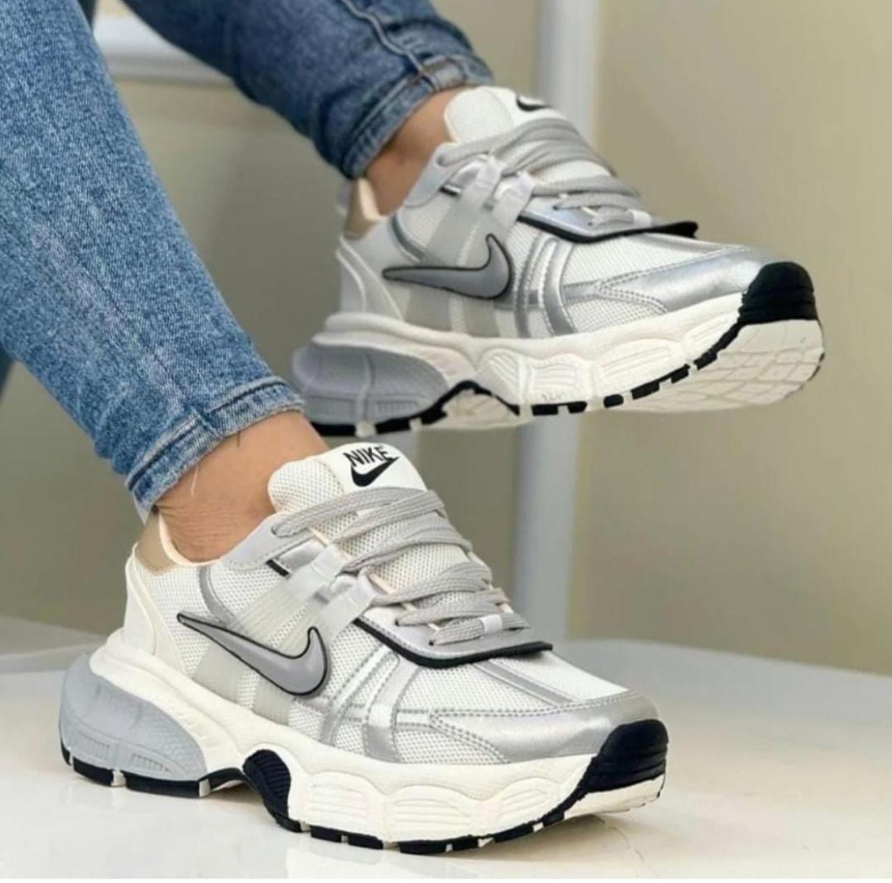 NIKE VK2